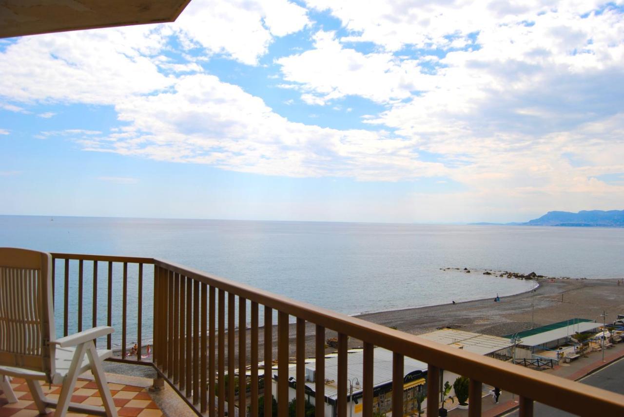 Gaiavacanze Beach Apartment Bordighera Exterior foto