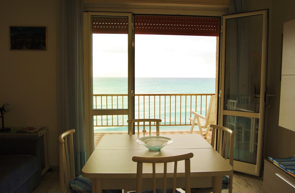 Gaiavacanze Beach Apartment Bordighera Exterior foto