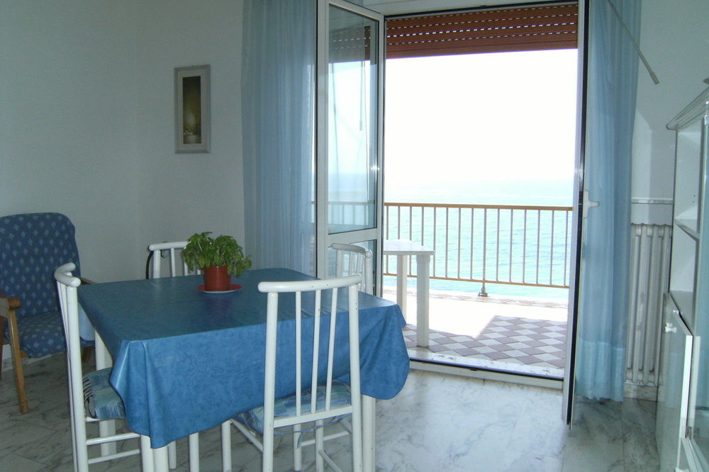 Gaiavacanze Beach Apartment Bordighera Exterior foto