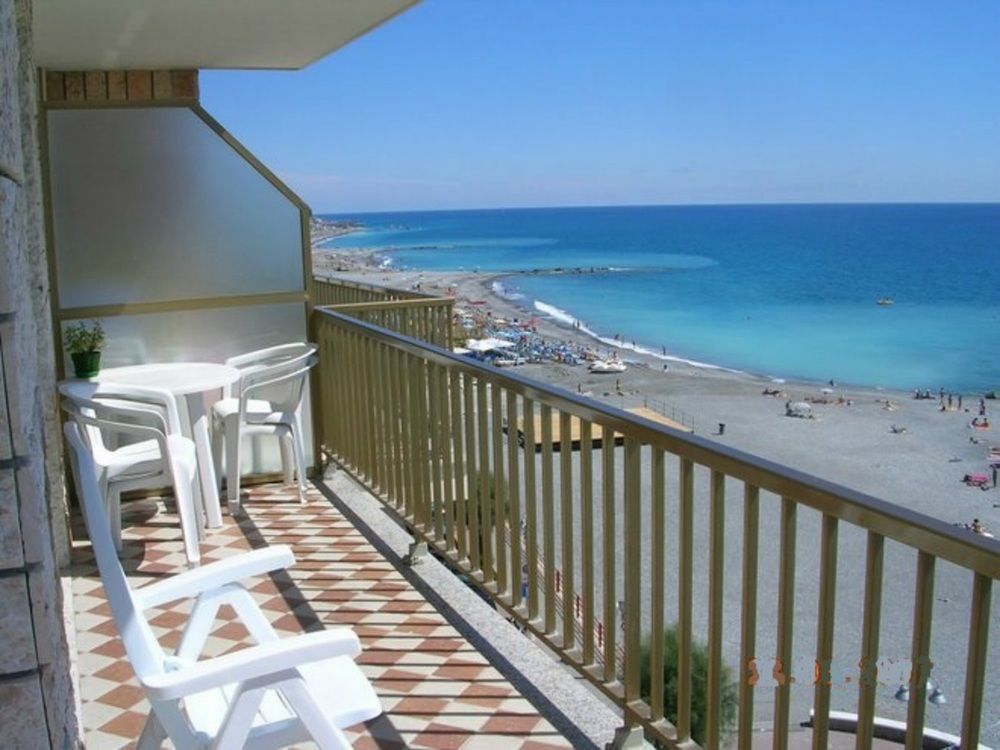 Gaiavacanze Beach Apartment Bordighera Exterior foto